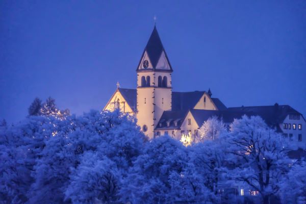 Kelkheimer Kloster im Winter, Pfarrkirche St. Franziskus