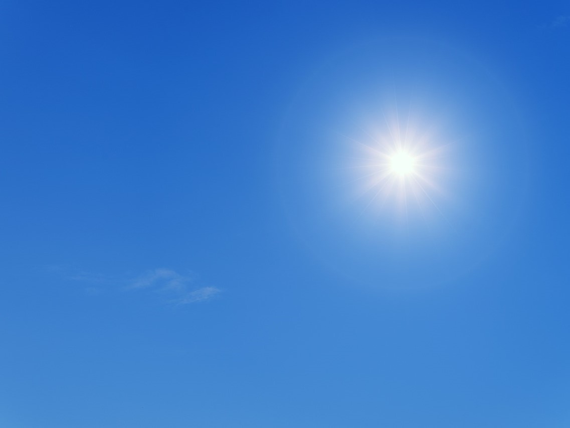 Das bild zeigt eine Sonne im blauen Himmel